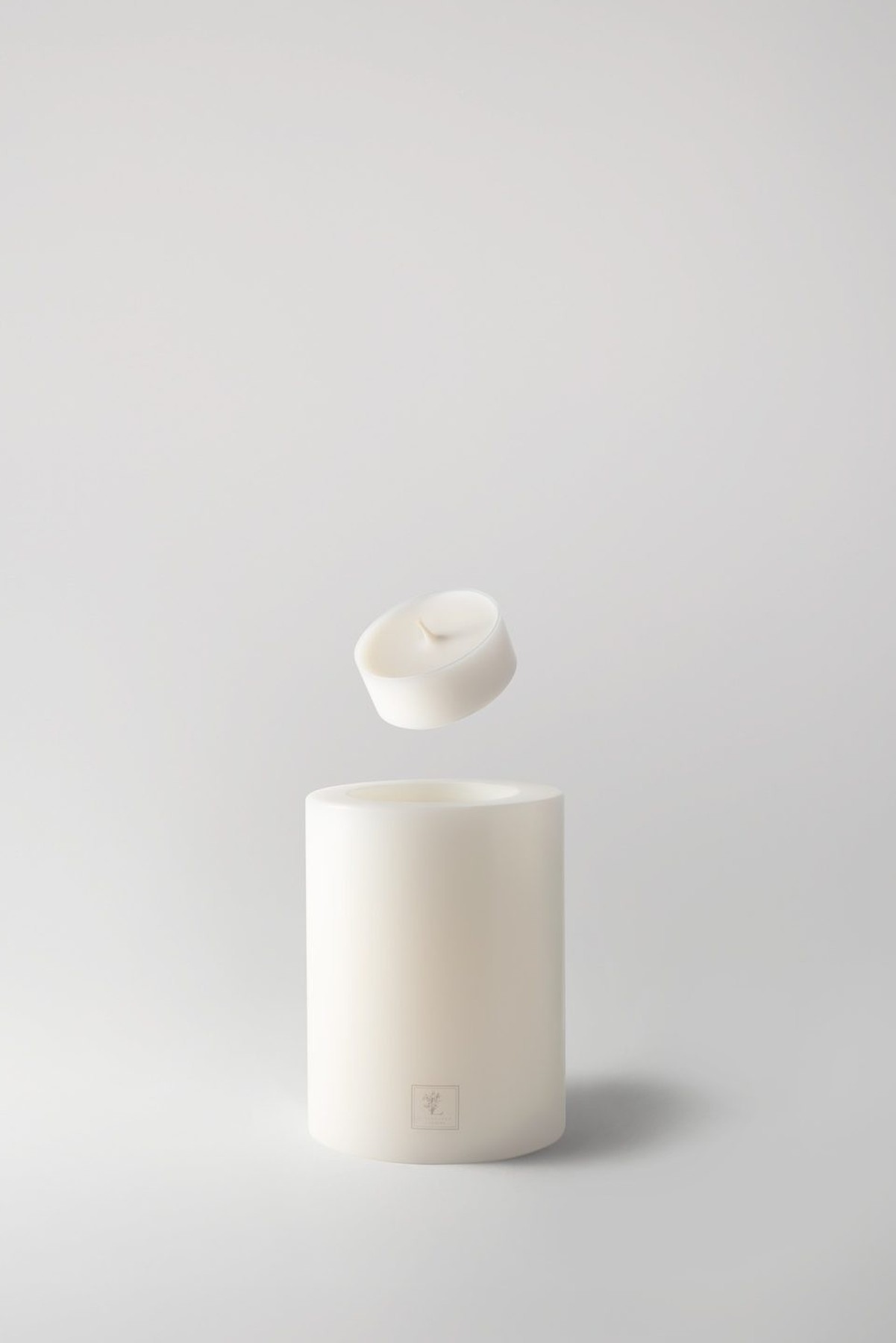 Lilianfeld pillar candle holder No.3 in translucent ivory